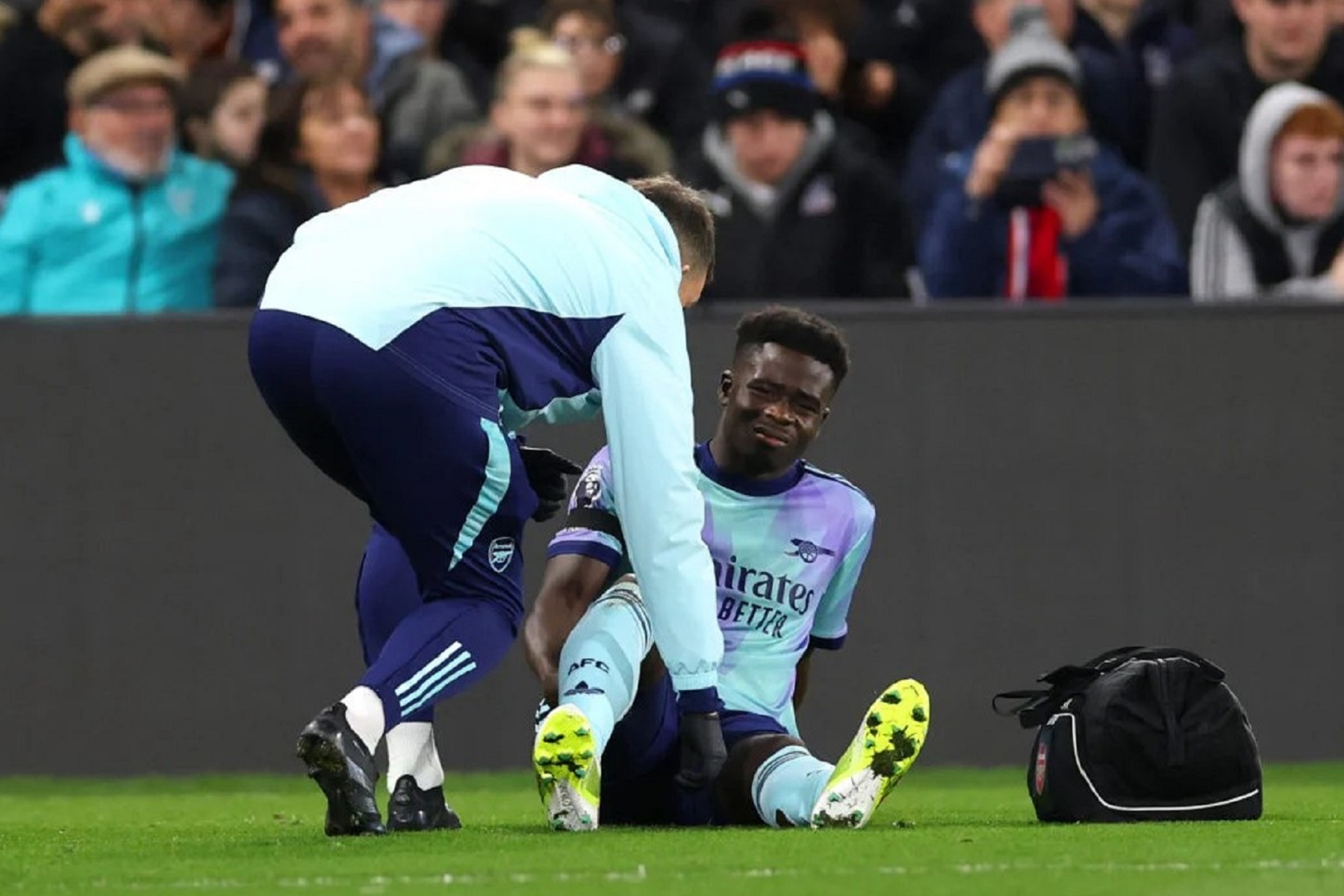 Σε… αναμμένα κάρβουνα η Άρσεναλ – Έφυγε με πατερίτσες ο Σάκα! (vid)