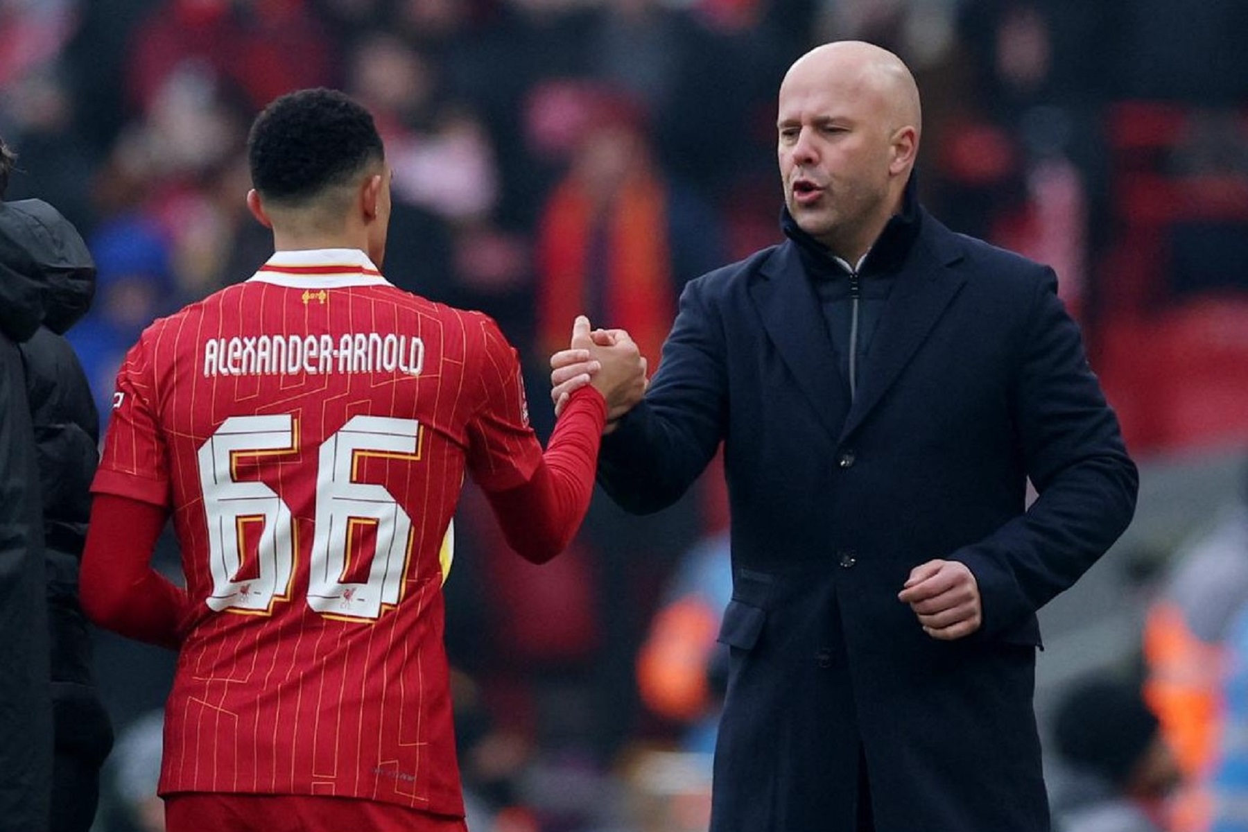 Ο Σλοτ έκανε το πιο…to the point σχόλιο για τον Άρνολντ! (pic)