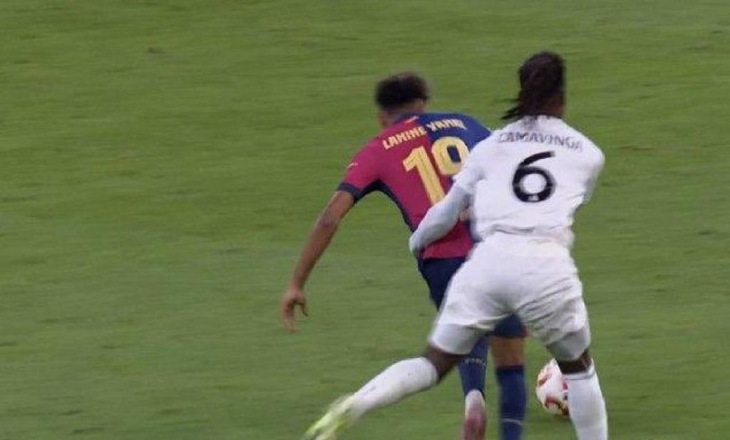 Ο διαιτητής έκλεισε τα μάτια σε αποβολή του Καμαβινγκά – Φωνάζει η Μπαρτσελόνα (vid)