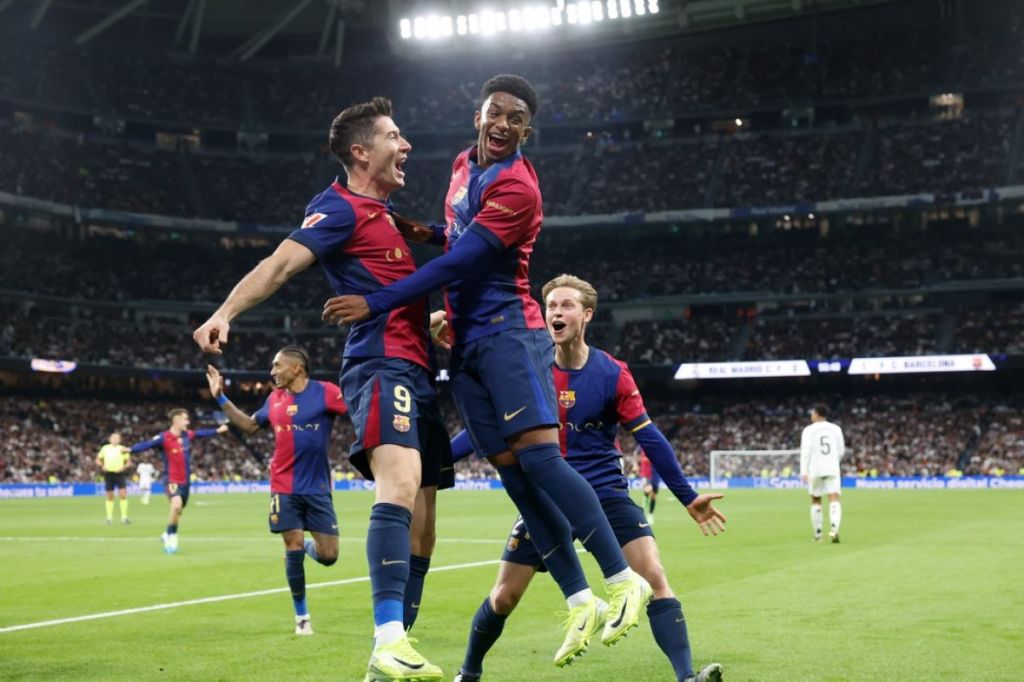 Μπαρτσελόνα: Ο Τερ Στέγκεν σήκωσε το τρόπαιο γεμάτος υπερηφάνεια – Φανταστική ατμόσφαιρα (vid)