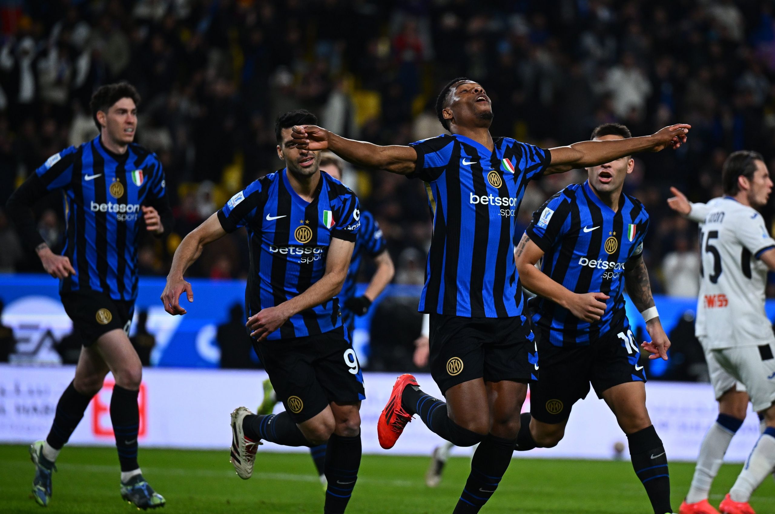 Ντένζελ Ντούμφρις, 2025