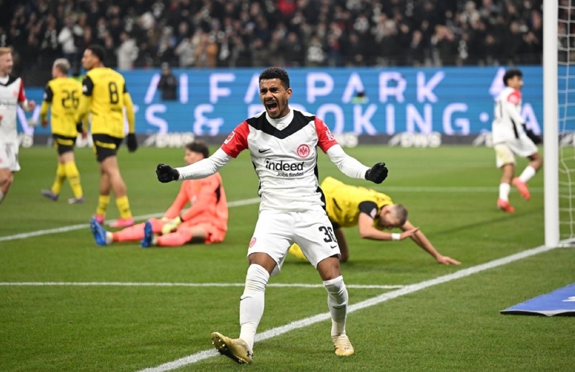 Οι «Αετοί» πετούν, η Ντόρτμουντ… καταρρέει! (vid)