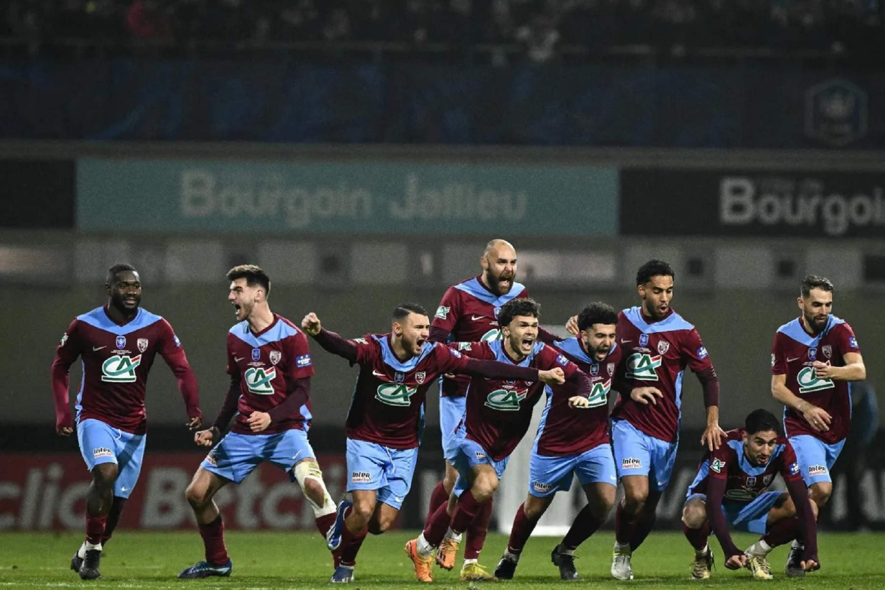 Όλα… λάθος για τη Λιόν – Αποκλείστηκε από ομάδα 5ης κατηγορίας!