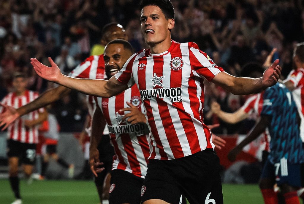 O αρχηγός της Μπρέντφορντ έστειλε… απειλητικό μήνυμα στη Λίβερπουλ!