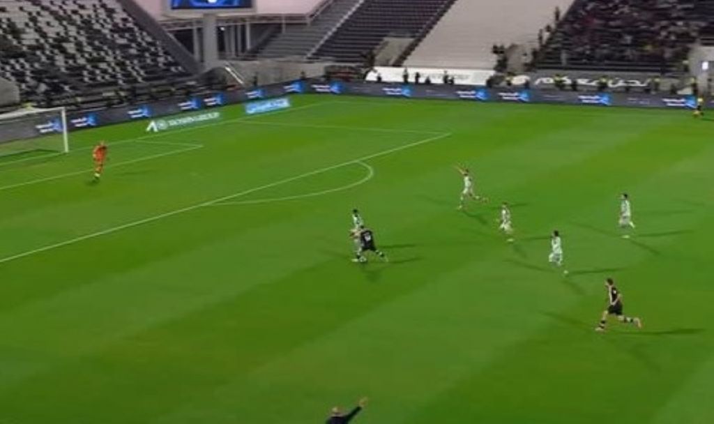 Γκολ σκέτη μαγεία του Ποντένσε στη Σαουδική Αραβία (vid)