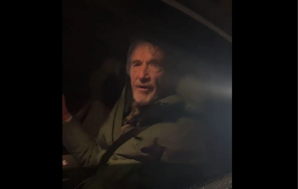 Επίθεση φίλων της Γιουνάιτεντ στον Ράτκλιφ: «Είσαι χειρότερος από τους Γκλέιζερ» (vid)