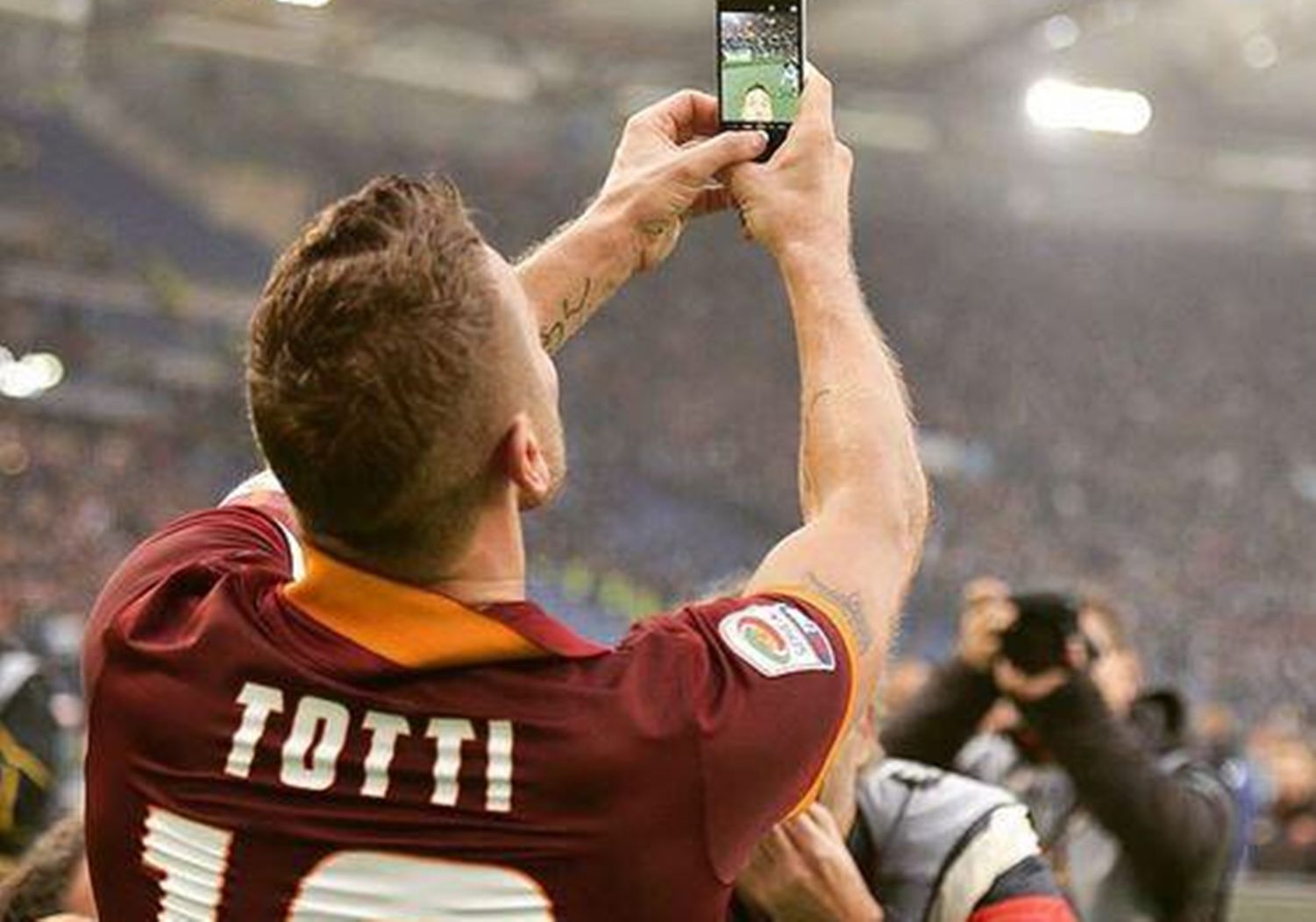 O πιο iconic αρχηγός και ο πιο iconic πανηγυρισμός: Το ντέρμπι του Φραντσέσκο Τότι! (vid)