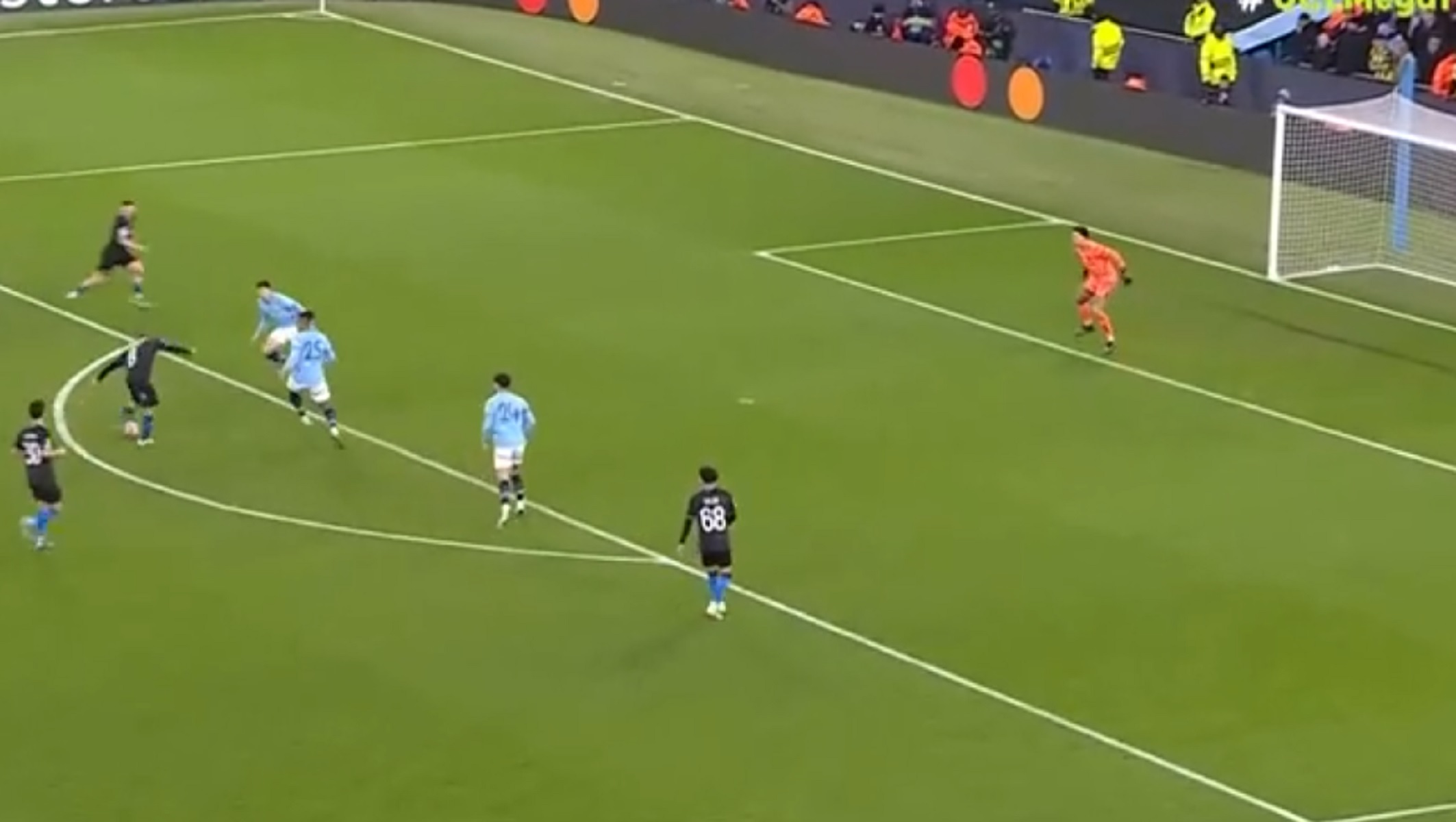 Ο Τζόλης παραλίγο – για χιλιοστά – να σκοτώσει την Μάντσεστερ Σίτι (vid)