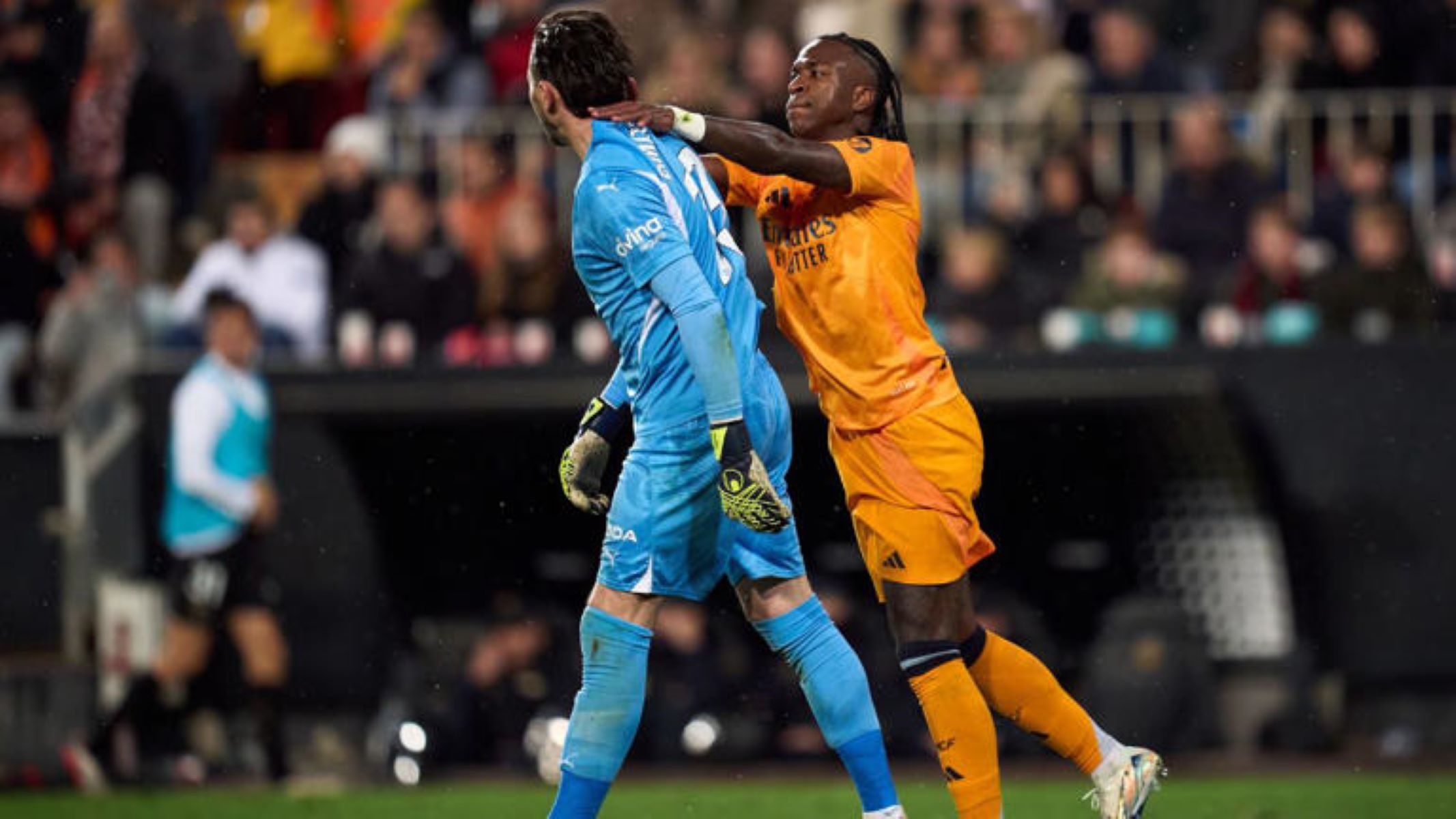 O Βινίσιους «φλερτάρει» με εξοντωτική τιμωρία από τη La Liga