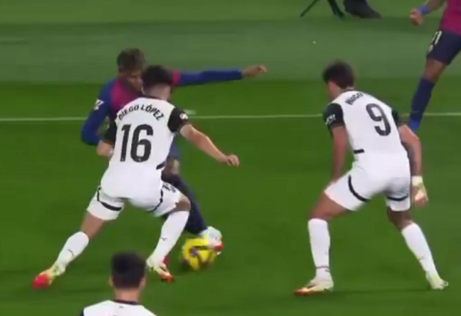 O Γιαμάλ διέσυρε τους παίκτες της Βαλένθια (vid)