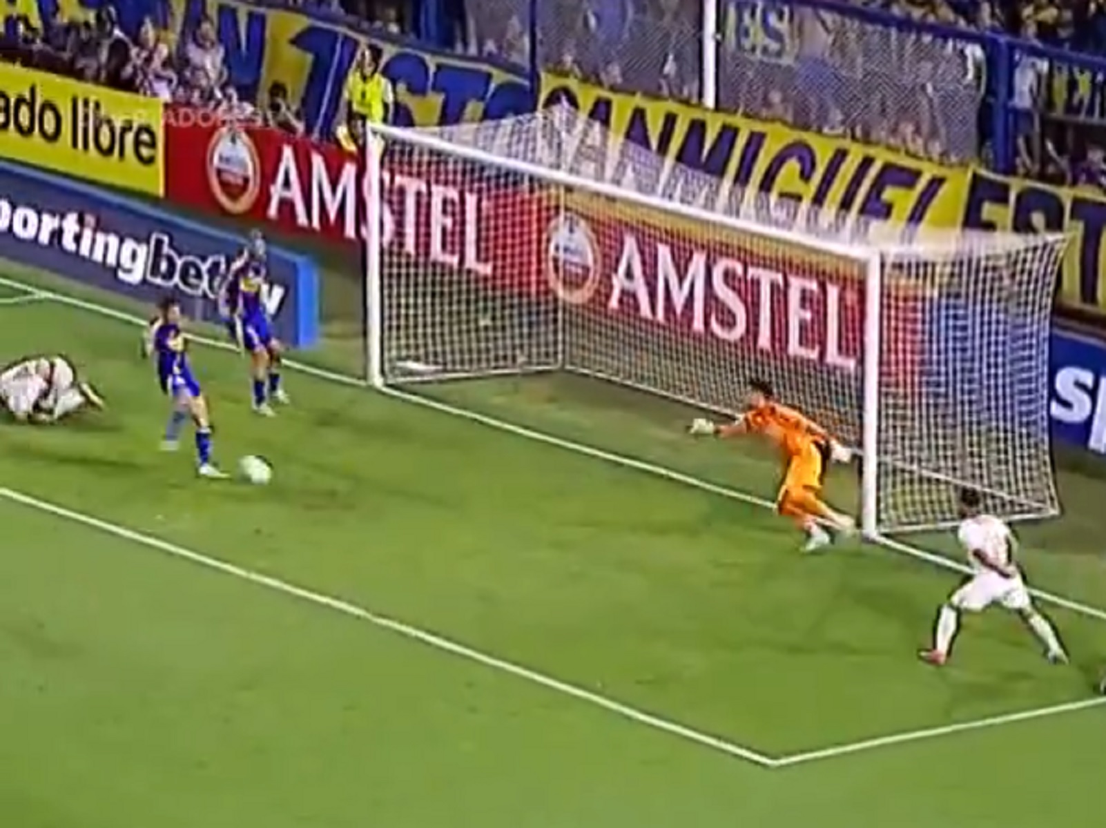 Ο Καβάνι έχασε το ΑΧΑΣΤΟ και η Μπόκα αποκλείστηκε στο Λιμπερταδόρες (vid)