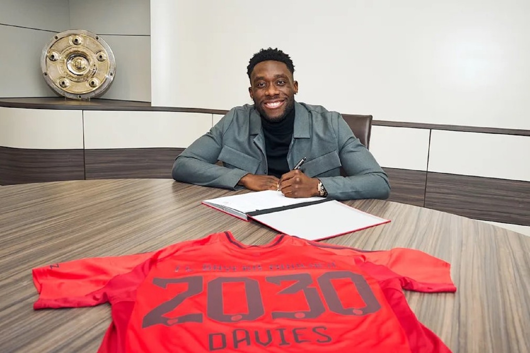 Επίσημο: Υπέγραψε συμβόλαιο… ζωής με την Μπάγερν ο Ντέιβις! (pic)