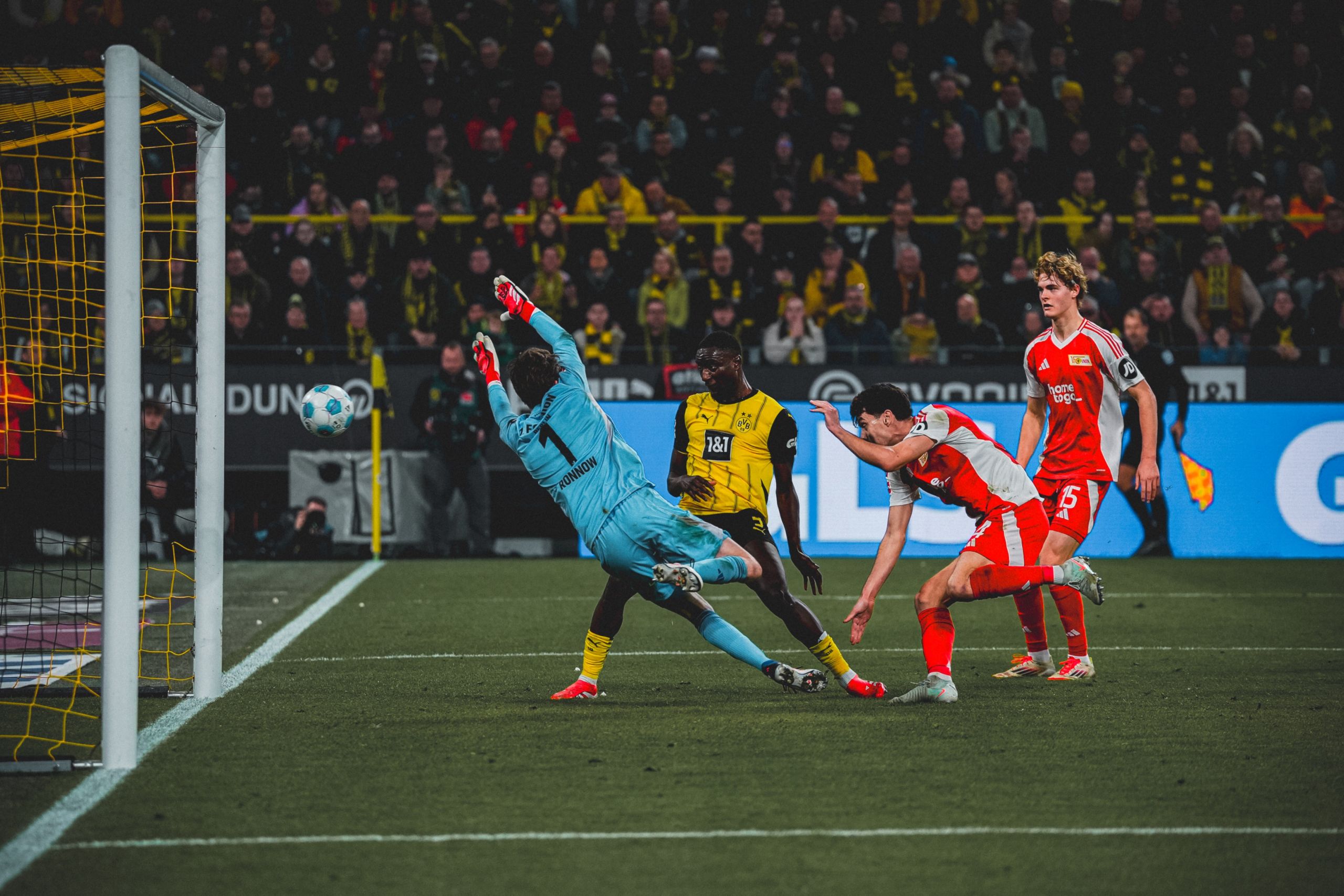 Γκιρασί σκέτη…τρέλα- Το «όπλο» της Ντόρτμουντ σκόραρε τέσσερα γκολ (vid)