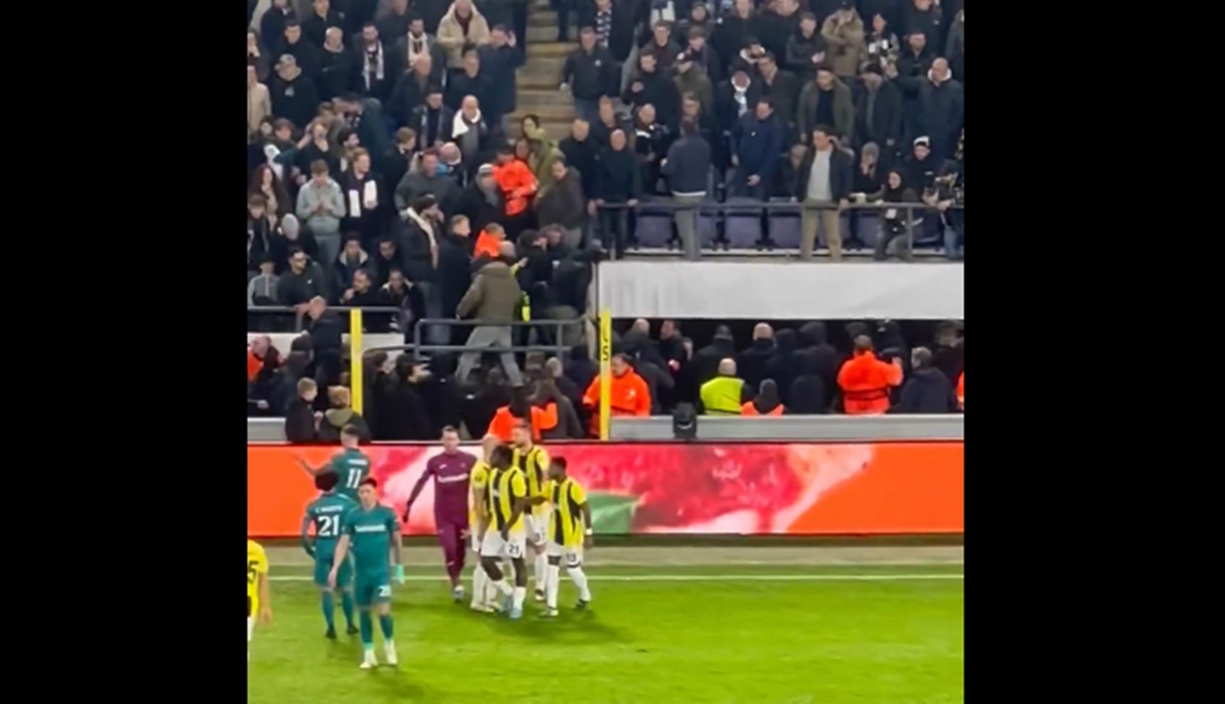 Χαμός στο Βέλγιο: Έπεσε «ξύλο» στο Άντερλεχτ- Φενερμπαχτσέ! (vid)