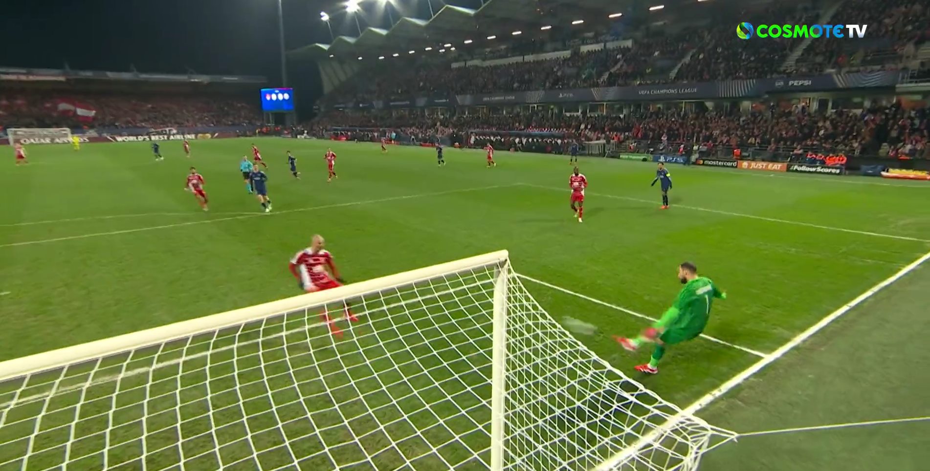 Champions League: Ο Ντοναρούμα παραλίγο να κάνει τη μεγαλύτερη γκέλα της καριέρας του! (vid)