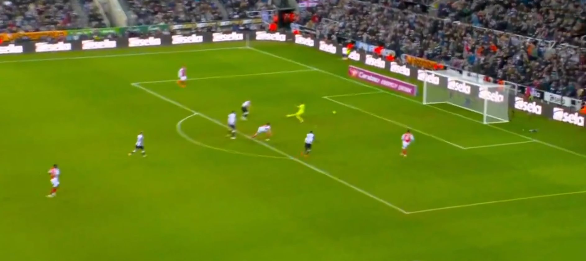 Ερασιτεχνικό λάθος από την άμυνα της Άρσεναλ: Και 2-0 από τη Νιούκαστλ! (vid)