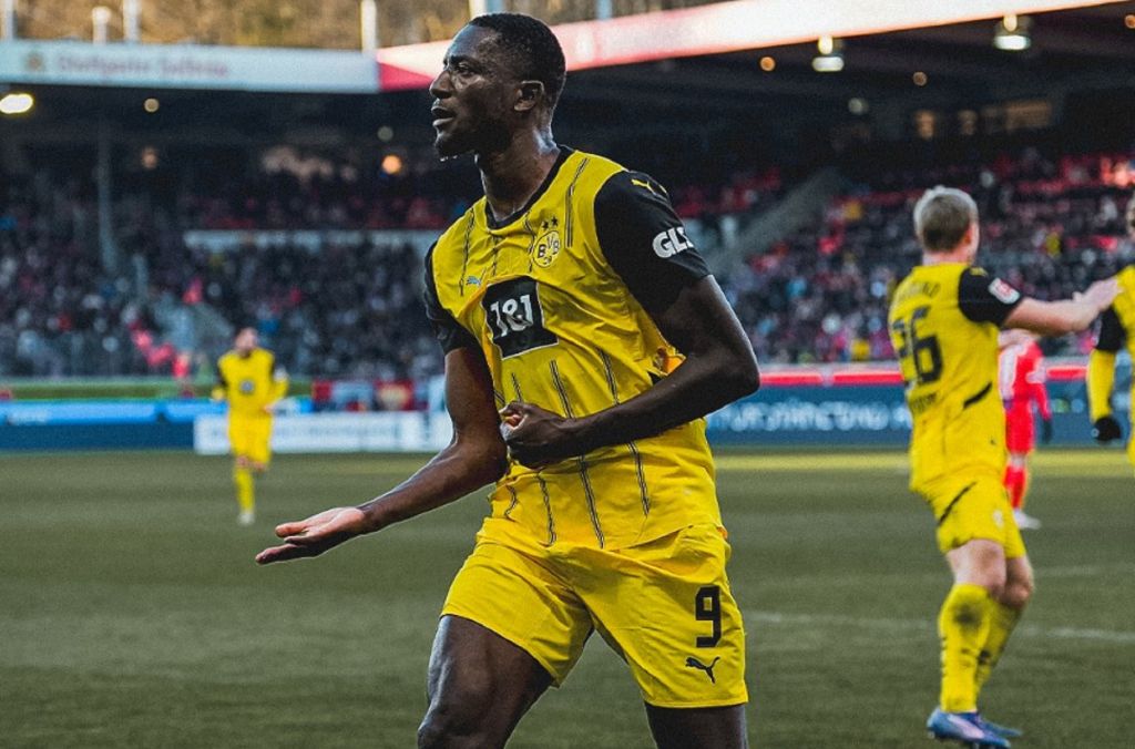 «Τρίποντο» με ζόρι η Ντόρτμουντ πριν την… πρώτη του Κόβατς