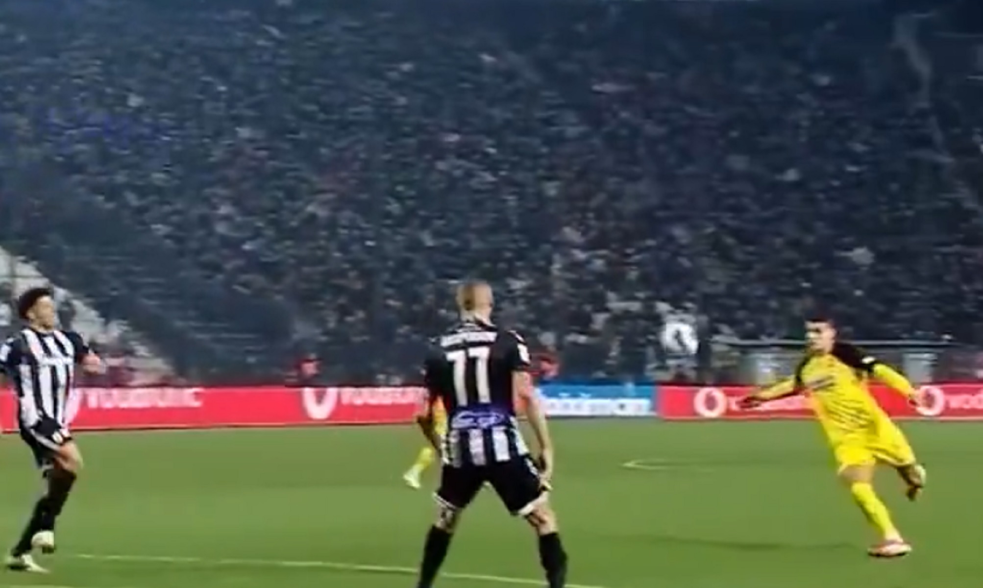 «Τρελάθηκε» Ιταλός σκίκερ στη γκολάρα του Λαμέλα στη Τούμπα (vid)