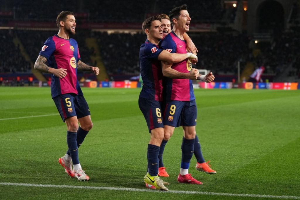 Πήρε τα «δώρα» και την κορυφή από τη… βούλα η Μπαρτσελόνα! (vid)