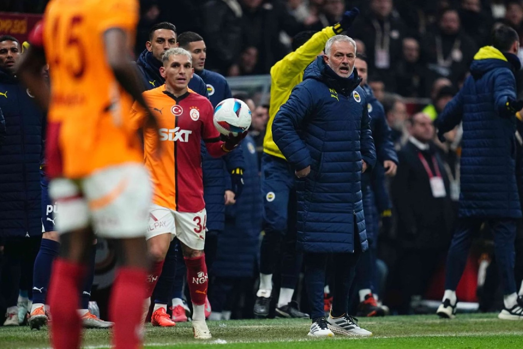 Προπονητής Γαλατασαράι: «Αφήστε τον Μουρίνιο να κλαίει – Είναι κλαψιάρης!» (pic)