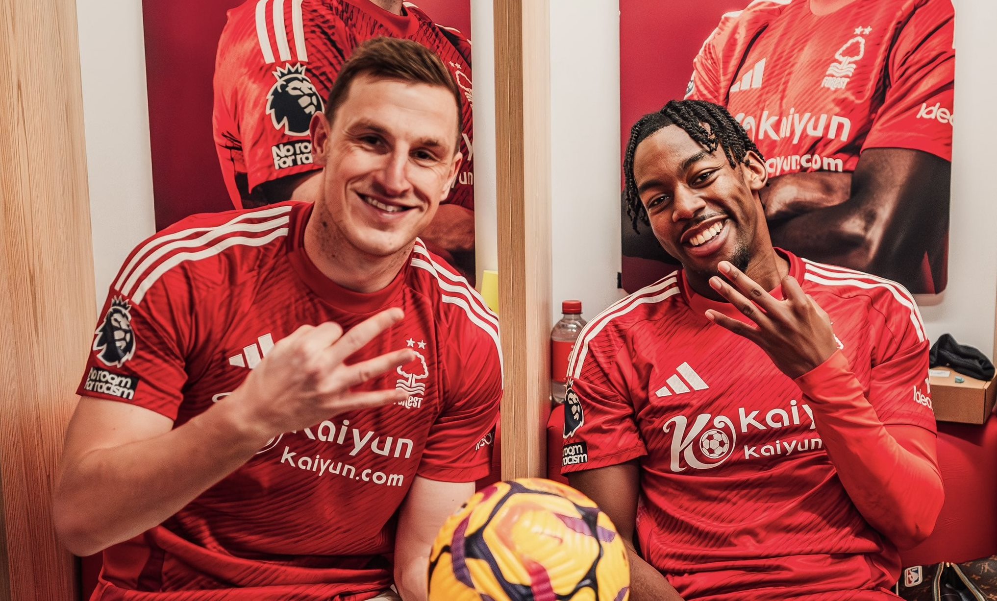 Χαμός στα αποδυτήρια της Νότιγχαμ Φόρεστ: Όλοι έπεσαν πάνω σε έναν παίκτη! (vid)