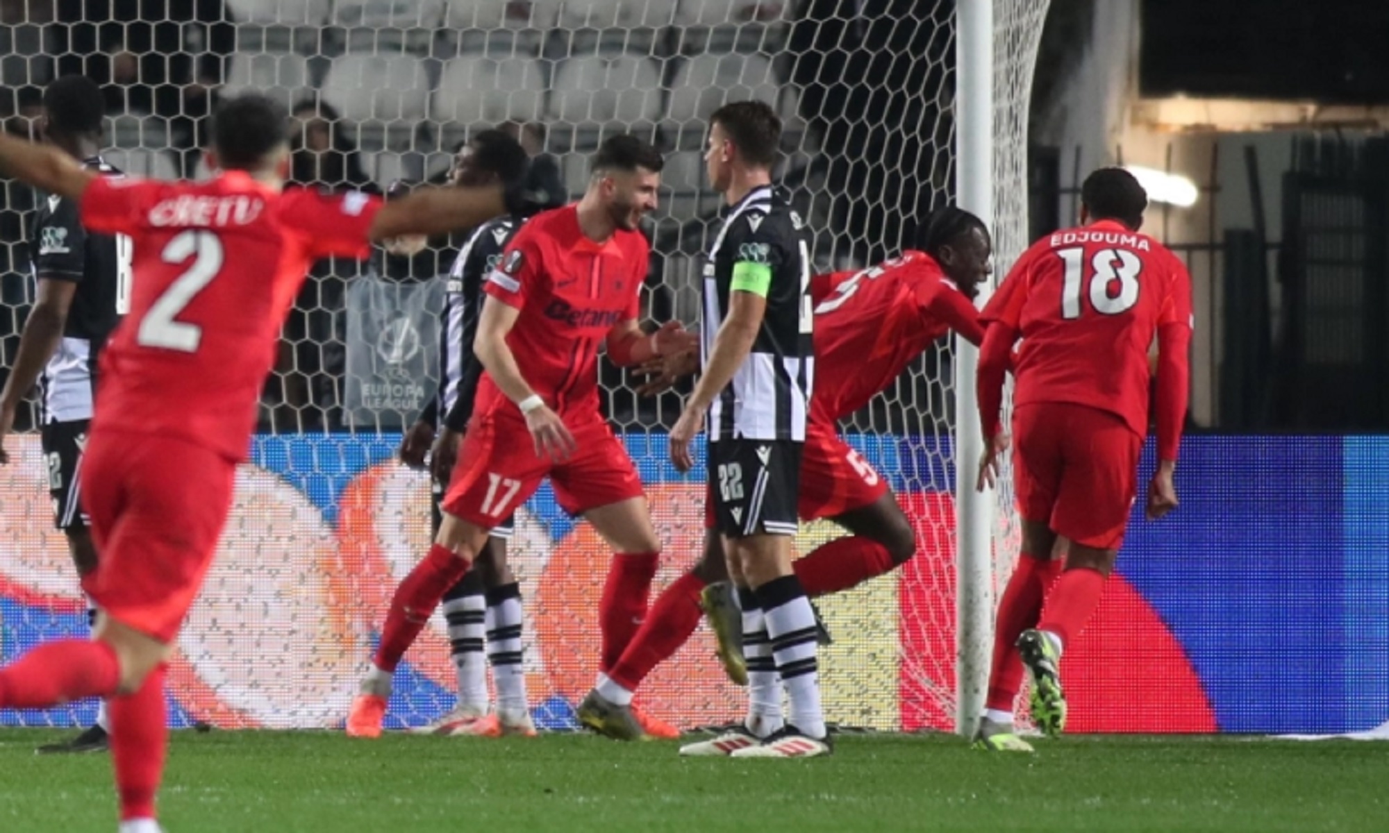 Φαλτσοσφύριγμα και ο ΠΑΟΚ… έπεσε στη φάκα της Στεάουα (vid)