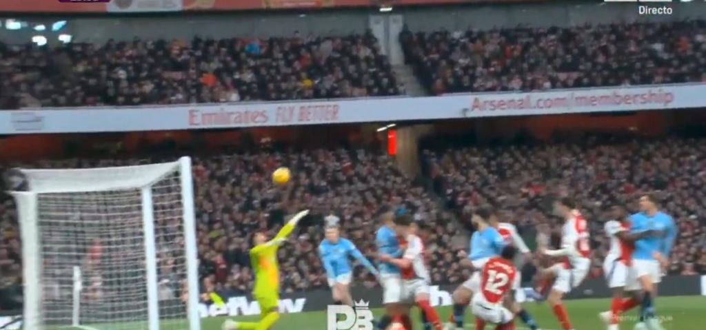 Πολύ κοντά στο 1-1 η Μάντσεστερ Σίτι: Μεγάλη επέμβαση από Ράγια και δοκάρι! (vid)