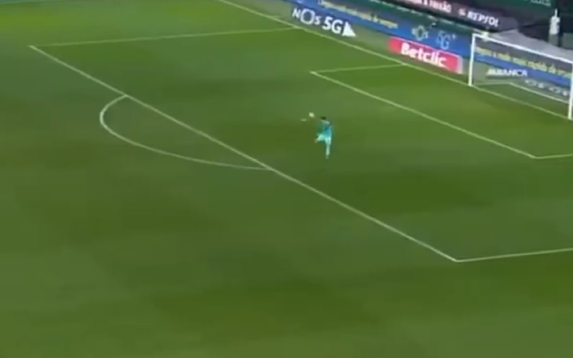 O τερματοφύλακας της Σπόρτινγκ… τερμάτισε τη λέξη «αυτογκόλ» (vid)