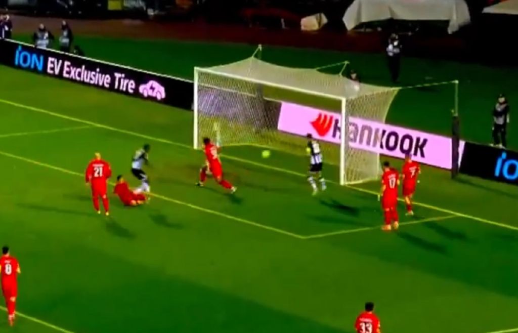 O Σαμάτα πληγώνει τη Στεάουα και… μπουρλοτιάζει τη Τούμπα (vid)