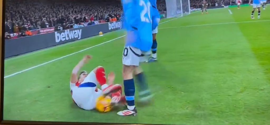 H κλωτσιά του Σίλβα στον Τροσάρ που πέρασε στα… ψιλά! (vid)