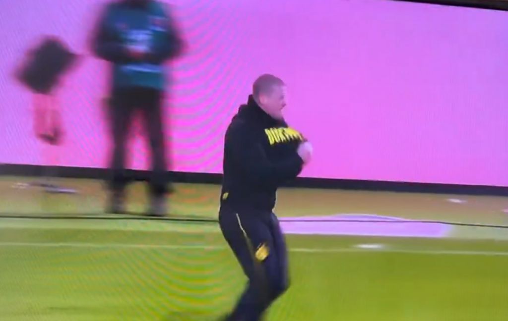 Έπαθε… Κλοπ ο υπηρεσιακός της Ντόρτμουντ – Έξαλλα πανηγύρια με τους οπαδούς (vid)