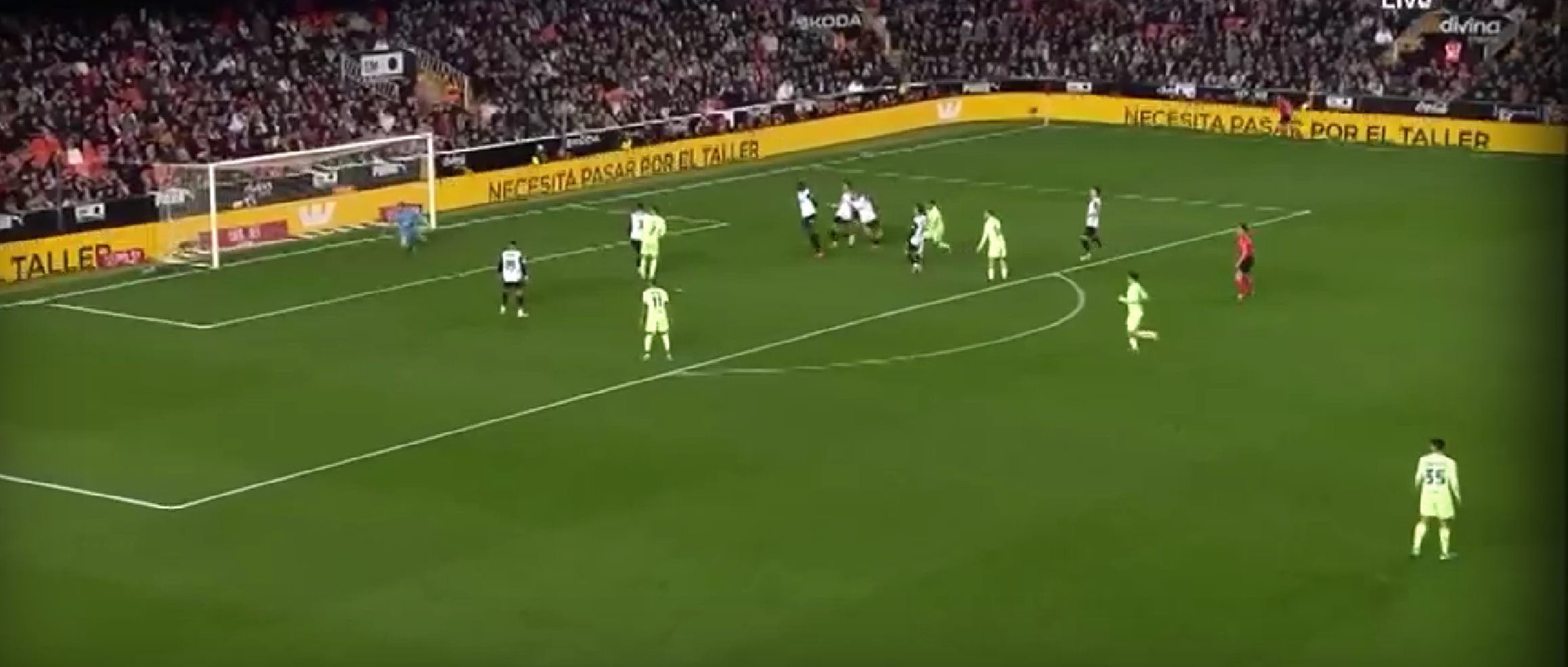 Παραλίγο ΤΡΟΜΕΡΟ γκολ από τον Γιαμάλ: Τους χάζεψε όλους με την τεχνική του! (vid)