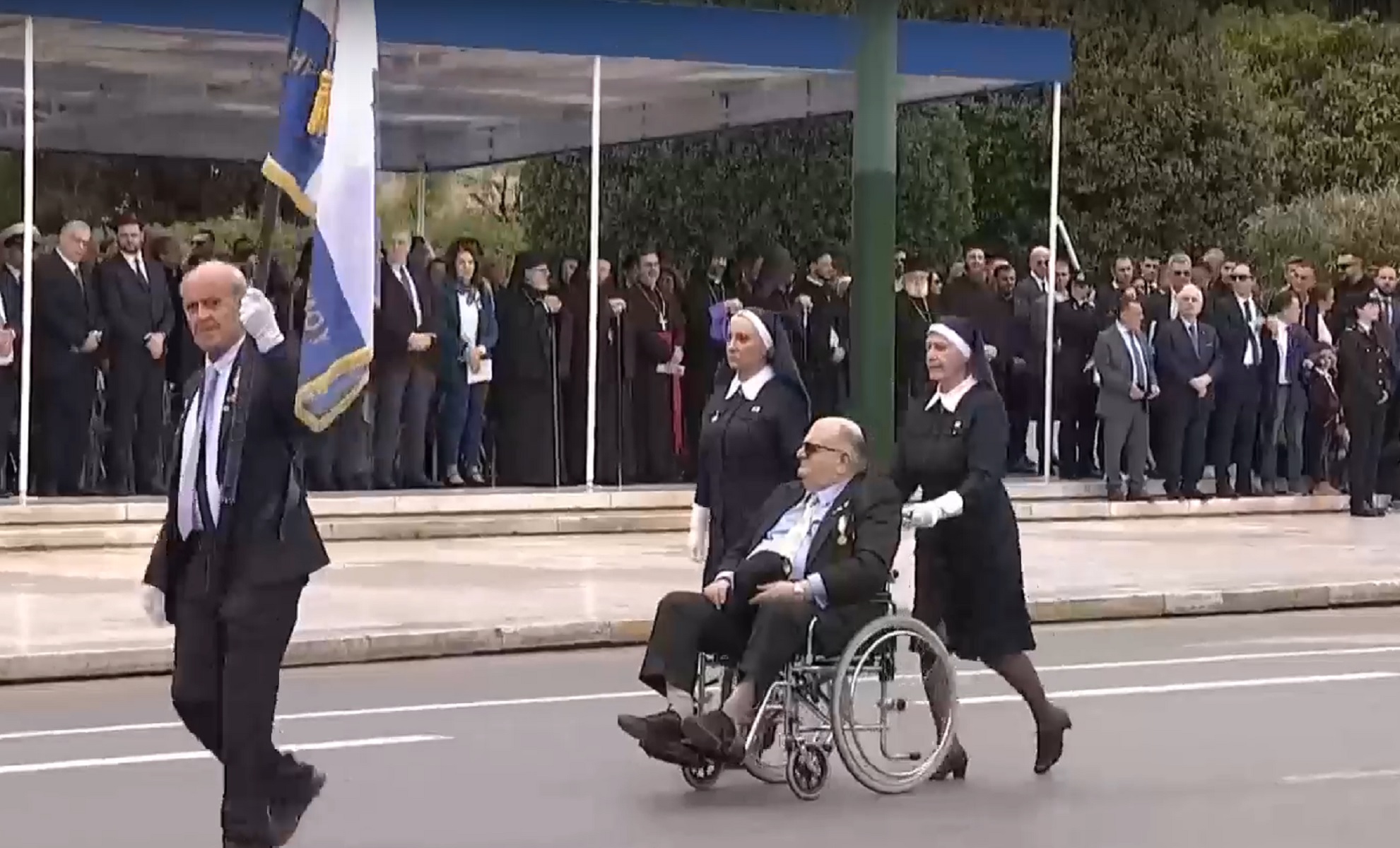Παρέλαση 25η Μαρτίου: Ρίγη συγκίνησης για τους Ανάπηρους Πολέμου (vid)