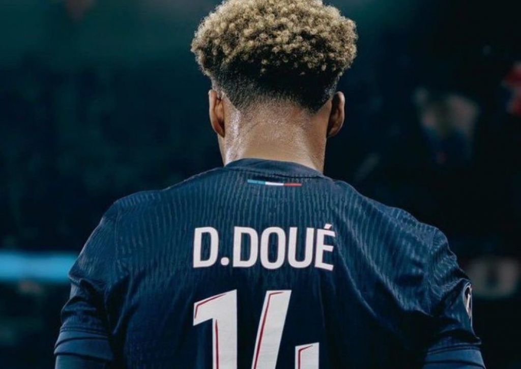 Η άμυνα της Λίβερπουλ ακόμα… πονάει: Το βίντεο που δείχνει τον Ντουέ να μοιράζει «σακούλες»! (vid)