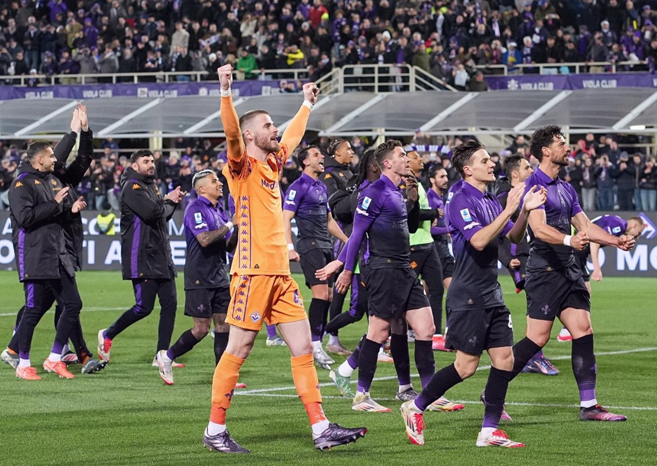 Οι φανέλες της Φιορεντίνα τα «σπάνε» και μας στέλνουν… καρφί στα 90s! (pics)