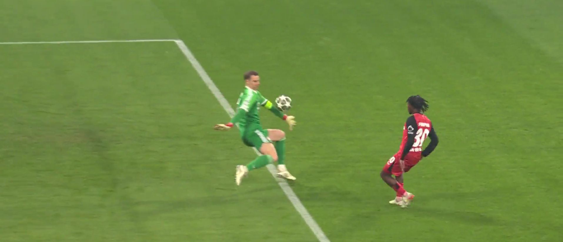 Η κλάση του Νόιερ δεν σταματάει: Έσωσε την Μπάγερν από σίγουρο γκολ! (vid)