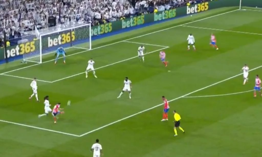 ΑΠΙΘΑΝΗ ΓΚΟΛΑΡΑ ο Άλβαρες μέσα στο Μπερναμπέου (vid)