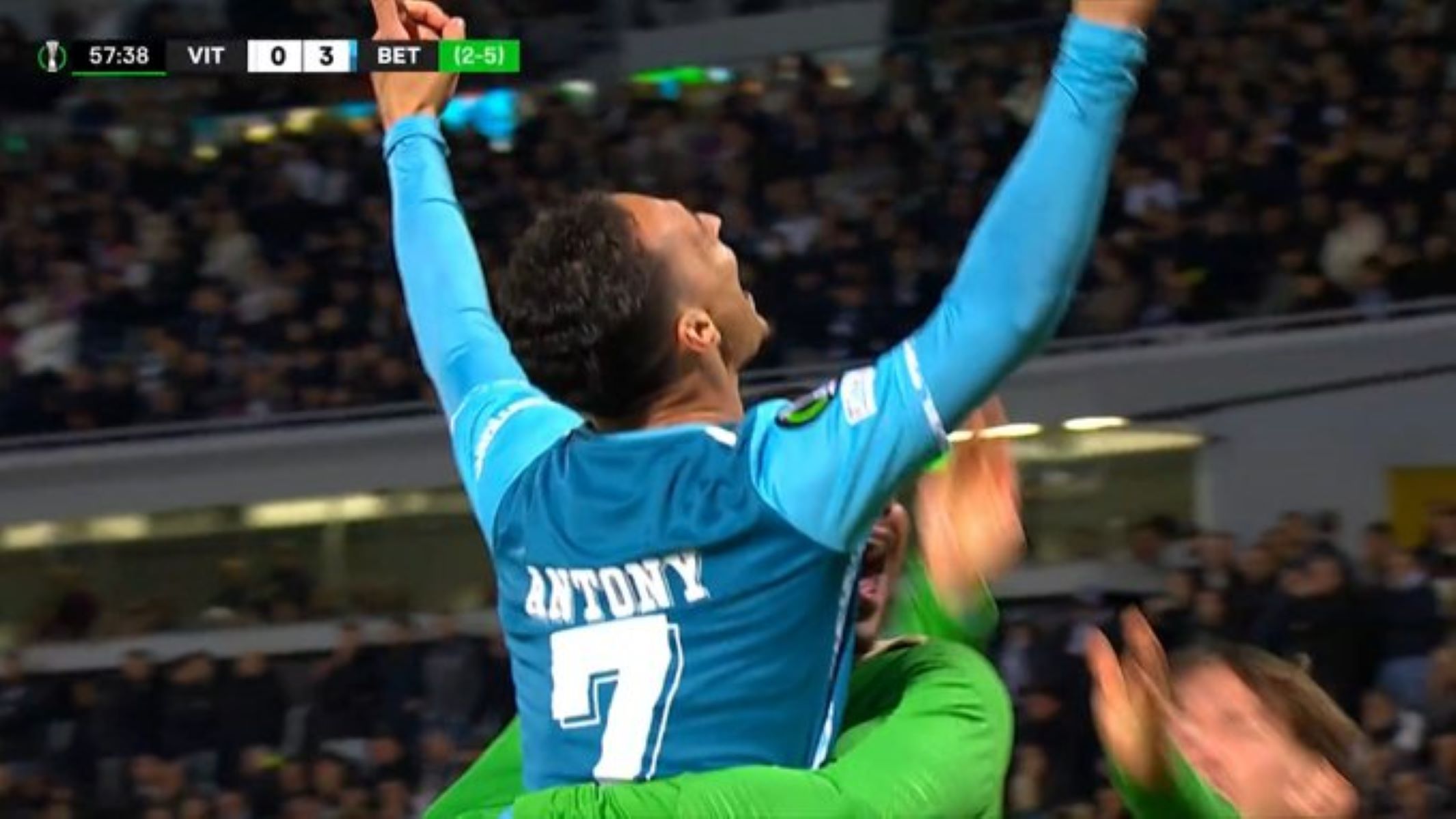 Μπέτις και Άντονι κάνουν… πλάκα στη Γκιμαράες (vid)