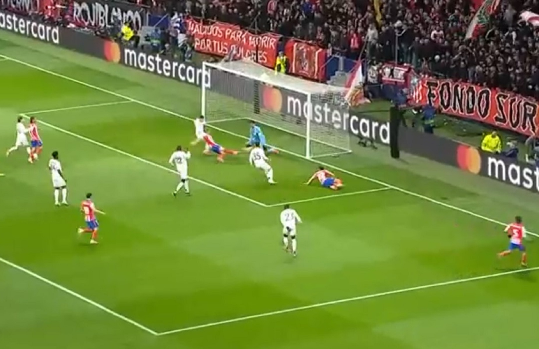 Με τη… σέντρα ο Γκάλαχερ βάζει μπροστά την Ατλέτικο! (vid)