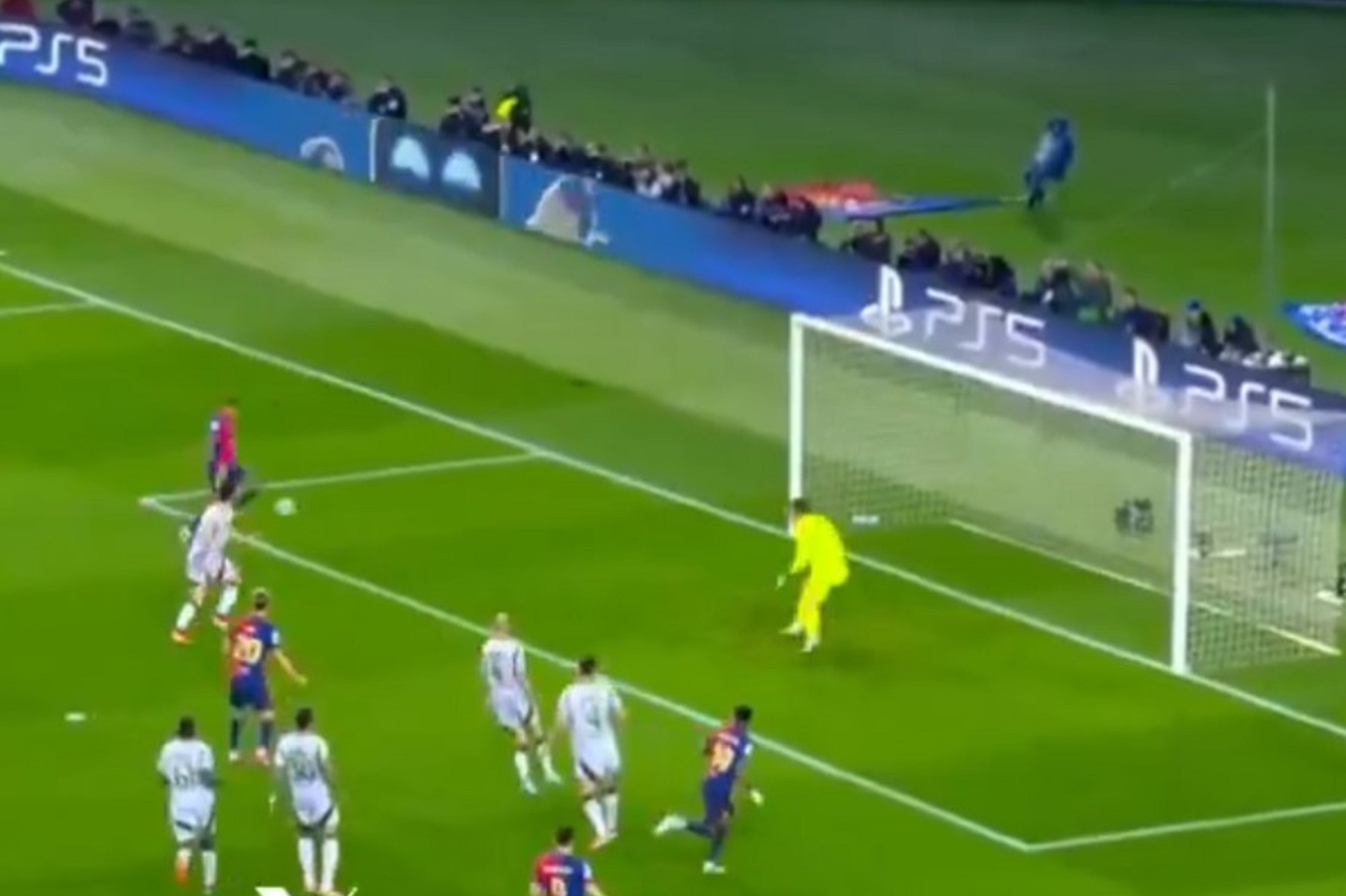 Ξεκίνημα… φωτιά στο «Μονζουίκ» και Μπαρτσελόνα-Μπενφίκα 1-1 πριν το 15′! (vid)