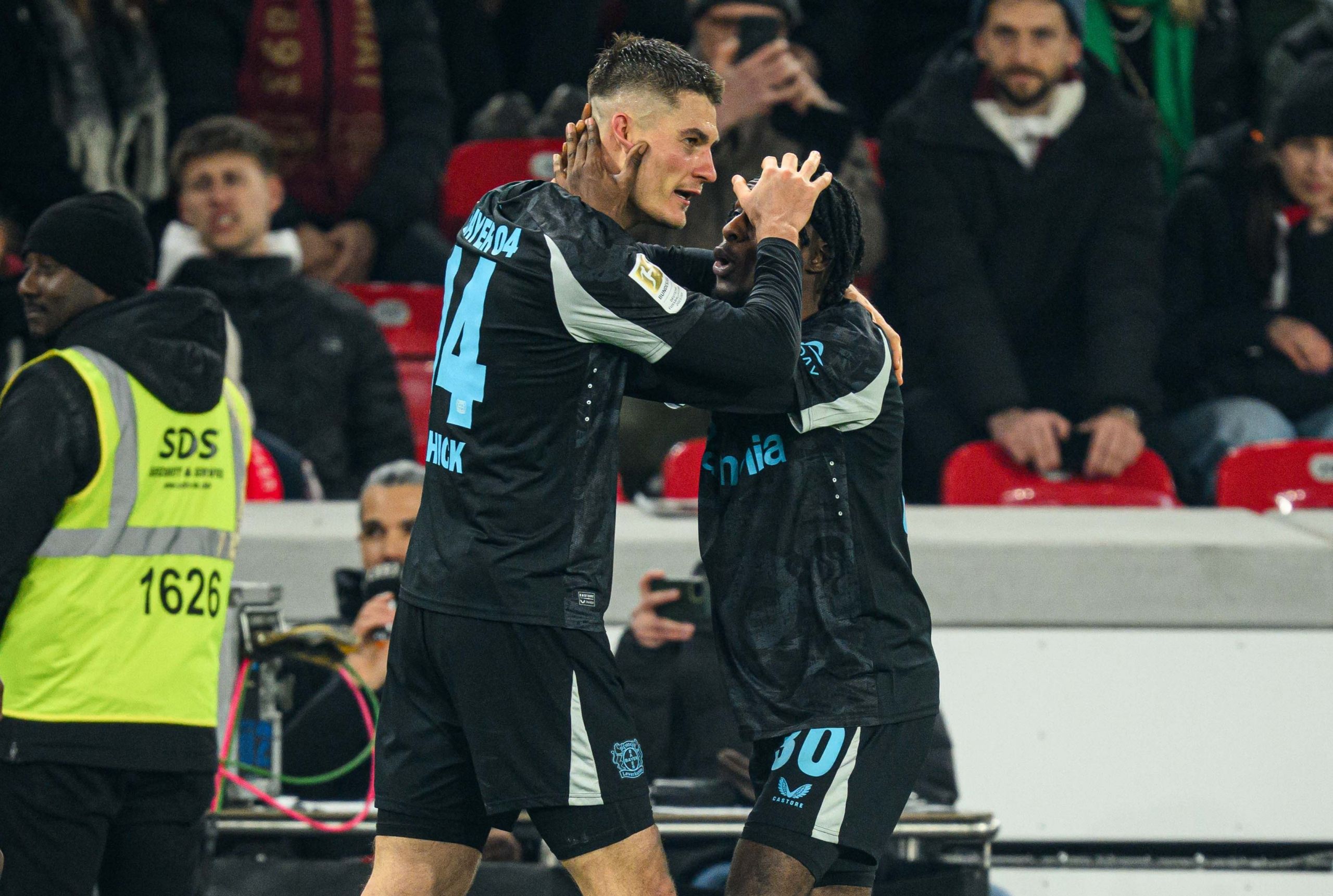 Κόντρα στη λογική και ΕΠΙΚΟ «διπλό» από τη Λεβερκούζεν!