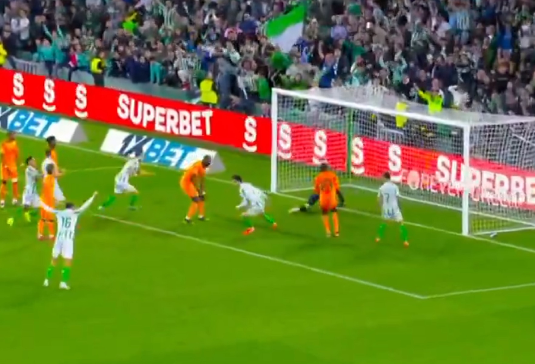 «Μπέτωσε» η άμυνα της Ρεάλ στο γκολ της Μπέτις (vid)