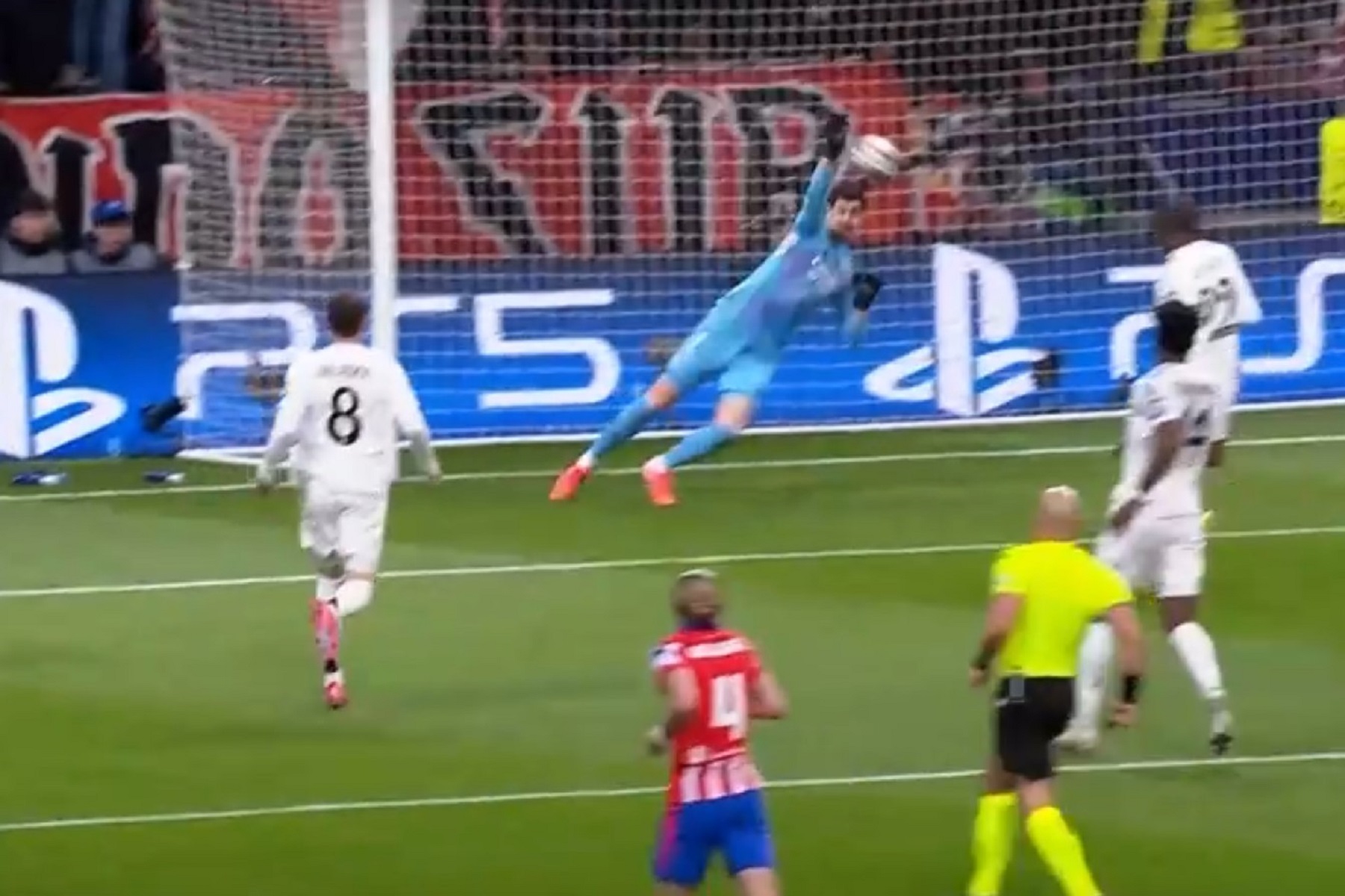 Λέει δύο φορές «όχι» στον Άλβαρες ο Κουρτουά! (vid)