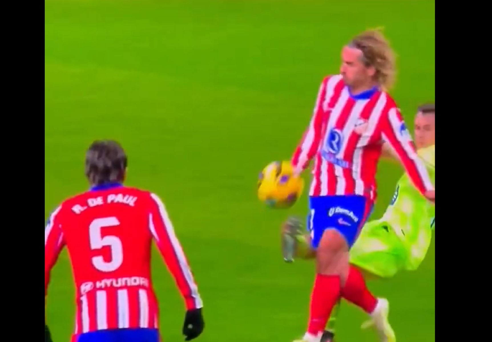 To άτσαλο χτύπημα του Γκριεζμάν στον άτυχο Κασαδό (vid)