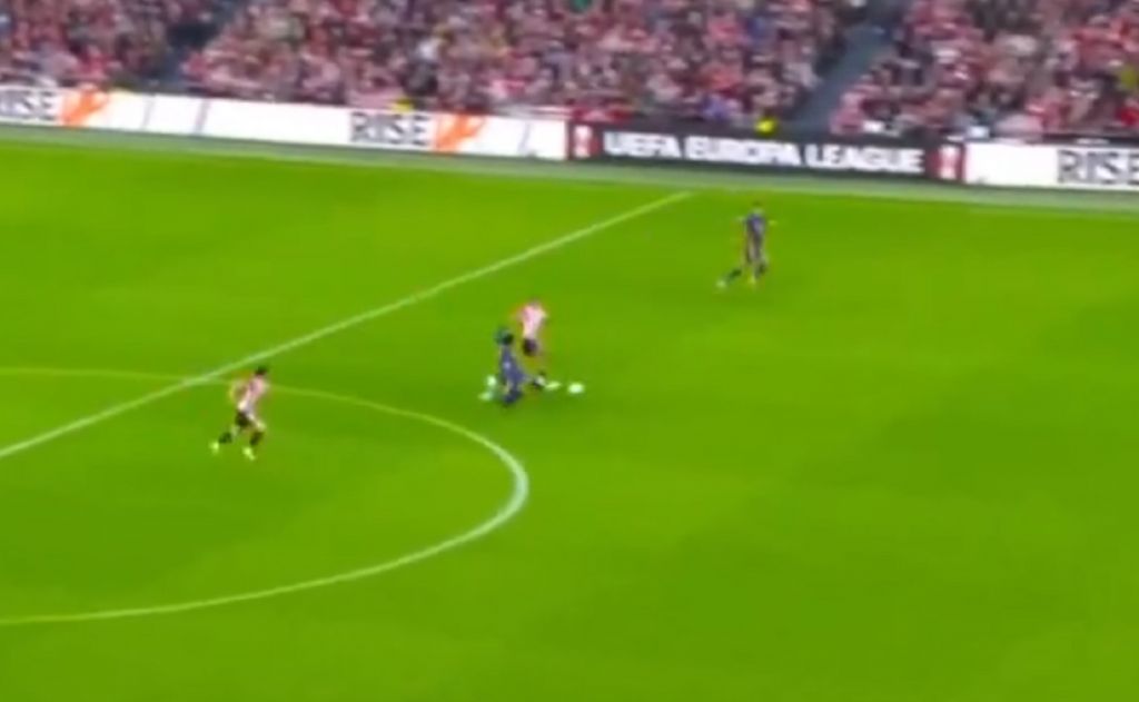 O Χούμελς ξήλωσε τον φορ της Αθλέτικ Μπιλμπάο και αποβλήθηκε (vid)