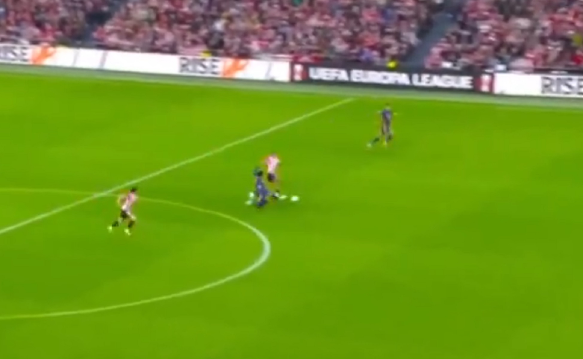 O Χούμελς ξήλωσε τον φορ της Αθλέτικ Μπιλμπάο και αποβλήθηκε (vid)