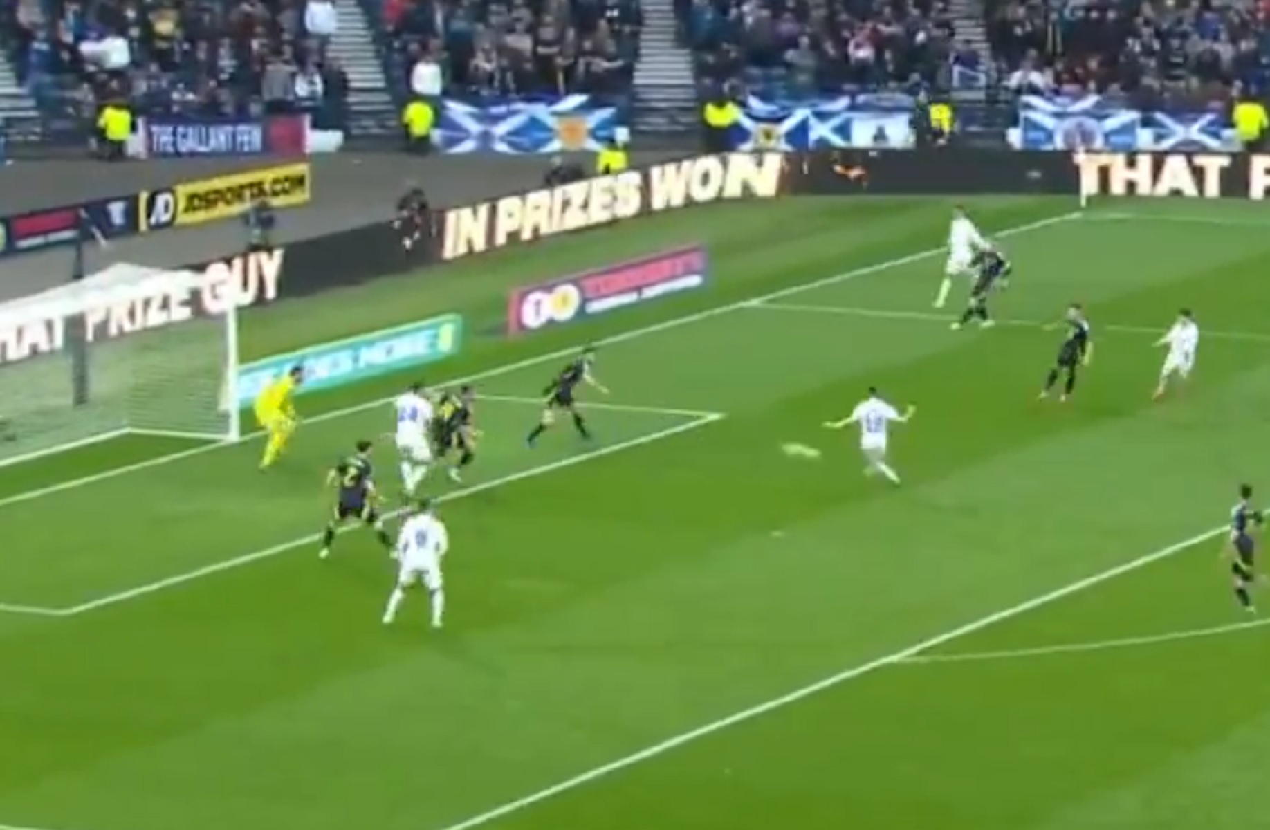 Χάθηκε η μπάλα, την πέταξε στο τέρμα της Σκωτίας ο Κωνσταντέλιας (vid)