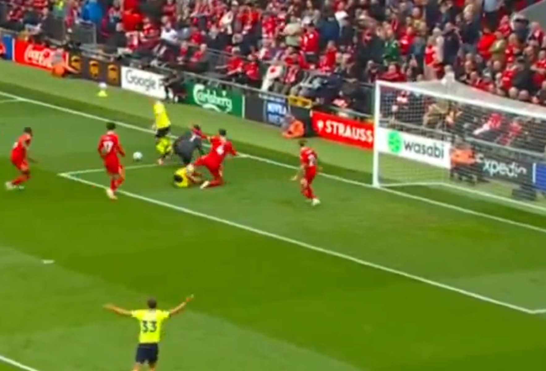 Τραγικό λάθος Φαν Ντάικ – Άλισον, γκολ η Σαουθάμπτον (vid)