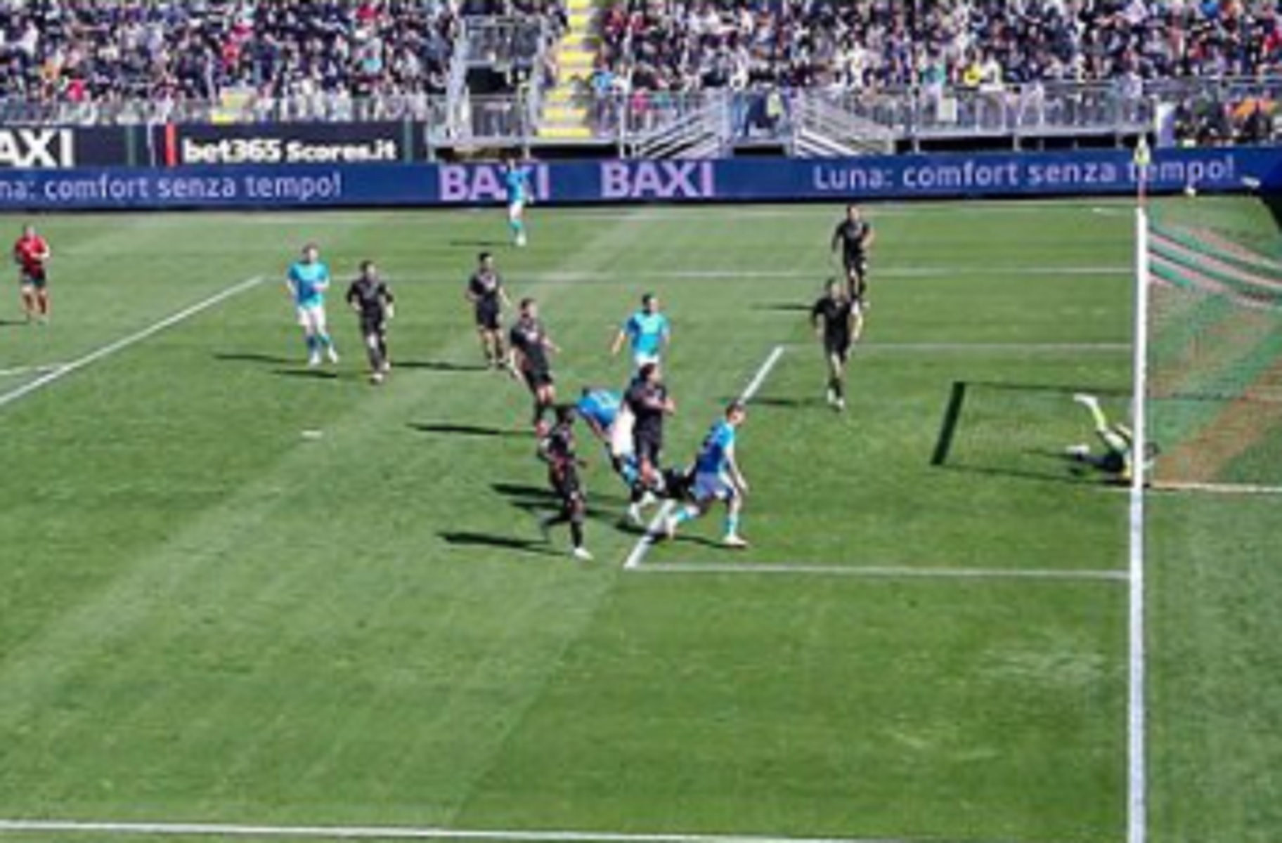 Το απίθανο στοπ του Ράντου στη κεφαλιά του Λουκάκου