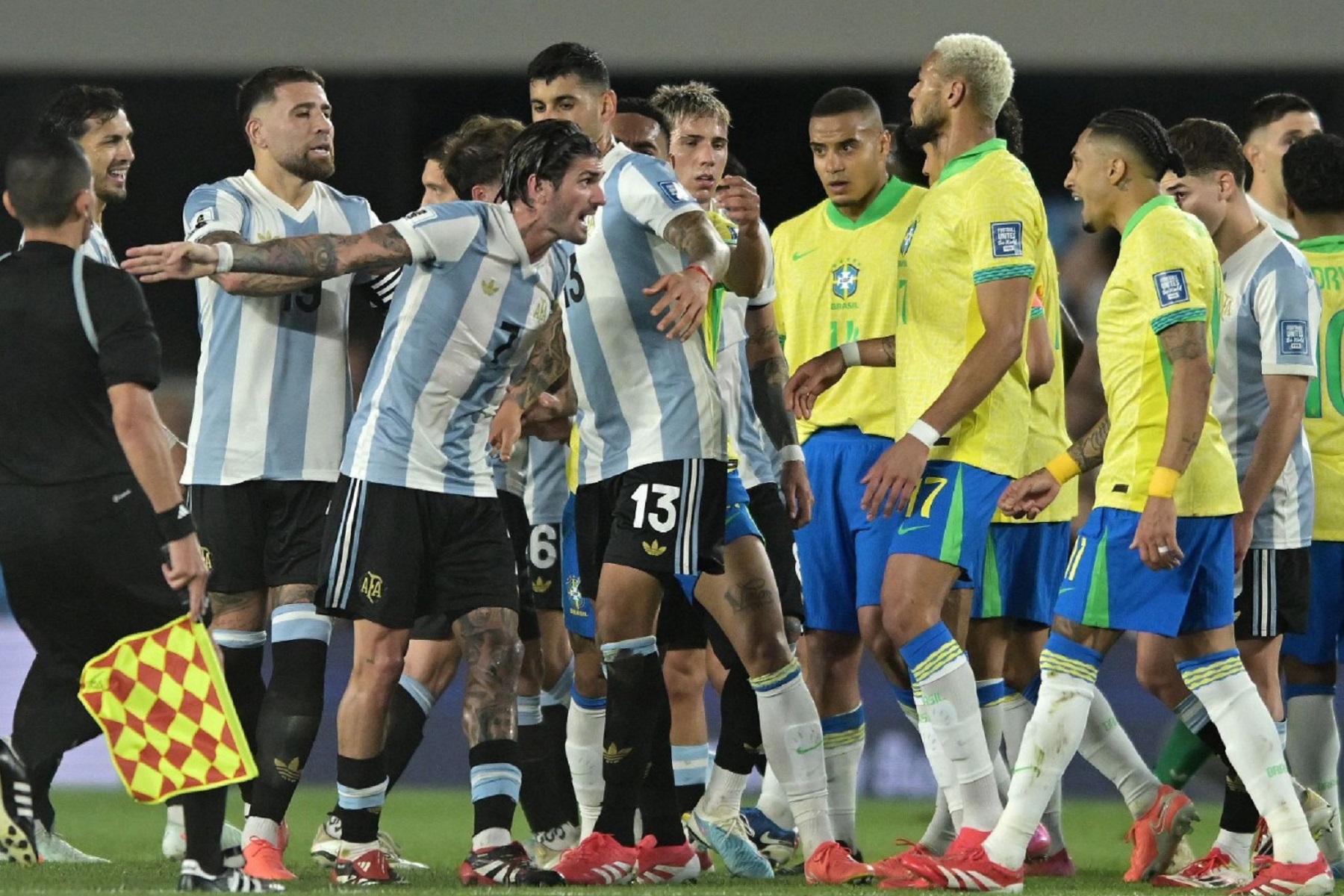 Τρελό… πέσιμο για τις προκλητικές του δηλώσεις στον Ραφίνια! (vid)